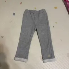 ファミリア90サイズ　グレーのリブ編みパンツ クマ刺繍付き