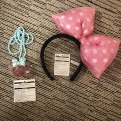 ミニーマウス ピンク水玉カチューシャと光るチャームセット