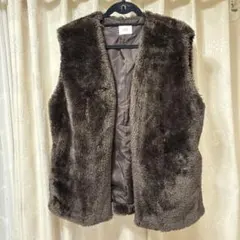 お値下げしました！！LOWRYS FARM ブラウンファーベスト　フリーサイズ