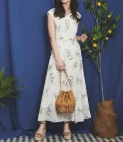 ノエラ　シャドーフラワーワンピース　Sサイズ