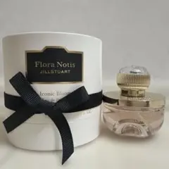 アムウェイ 香水 Artistry Flora Chic - メルカリ