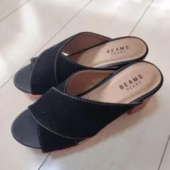 BEAMS HEART極美品✨️ ブラック クロスバンドサンダルのサムネイル