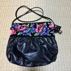 FEILER 花柄刺繍の黒ショルダーバッグ