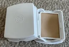 CHANEL ル ブラン コンパクト B20 レフィルのサムネイル