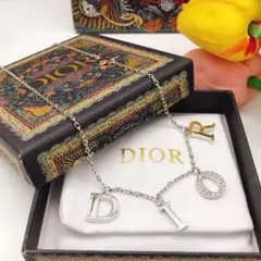 Dior ロゴチャーム ネックレス シルバーカラー