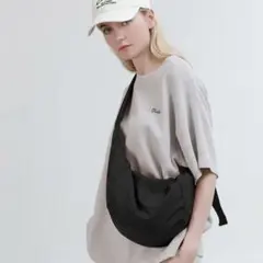 ショルダーバッグ　レディース　メンズ　斜めがけ　大容量　ナイロン　ポケット　軽量