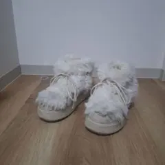 ホワイトファー厚底スニーカー