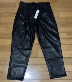 エマクローズ EMMA CLOTHES フェイクレザーテーパードパンツ メンズ