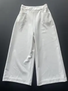 P2 白　ピーツーホワイト　クロップドパンツ　有木