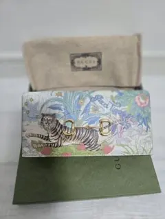 最終値下げグッチ TIGER621892 チェーン付きウォレット