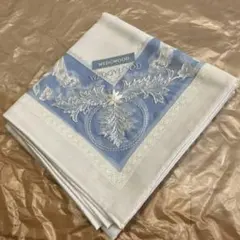 ウェッジウッド　ハンカチ　刺繍入り　薄いブルー　大判