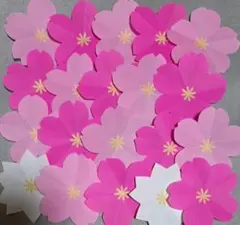 春の壁面飾りにいかがですか　折り紙　ピンク　白　桜の花　45枚　G