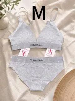 【新品✨️】Mサイズ カルバンクライン ブラ＆ショーツ 上下セットのサムネイル