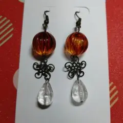 ハンドメイド ピアス 琥珀色ビーズ 透かしパーツ　フックピアス
