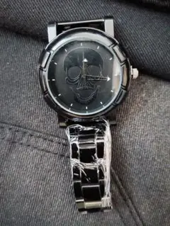 スカルデザイン ブラッククォーツ腕時計とブレスレットセット