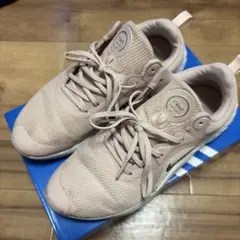 Nike COMFORT ピンク スニーカー DA1349-600 23.5cmのサムネイル
