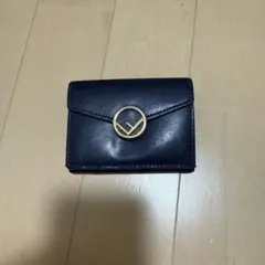 フェンディ　三つ折り財布 金色ロゴ