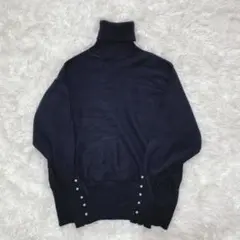黒　タートルネック　セーター　装飾　長袖　薄手