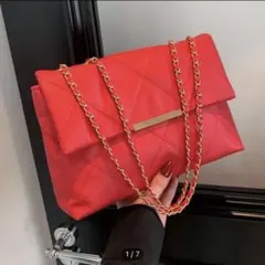 赤いキルティングショルダーバッグ