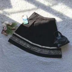 フレアスカート 刺繍レース 黒 裏地付き ひざ丈 上品 シンプル カジュアル