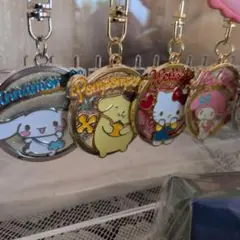 サンリオキャラクター　キラキラ透明メタルチャーム