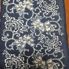 古布　木綿　型染　一幅　はぎれ　牡丹　唐草　藍染　Z06　着物　骨董　リメイク