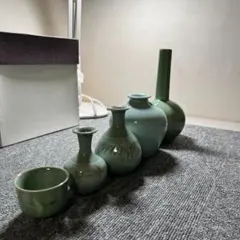030 青緑色の陶器5点セット 花瓶・カップ形 箱付き