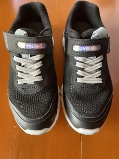 スーパーフィード付きLUVRUSH ブラックスニーカー19センチ