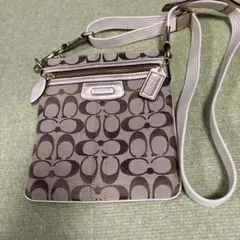 コーチcoach シグネーチャスイングバック　サコッシュ　ショルダー付きベージュ