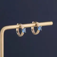 No52 高級感 小さめ フープ ピアス［ゴールド］金属アレルギー対応 高品質のサムネイル