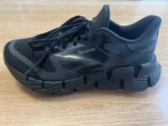 Reebok ブラック スニーカー　ランニングシューズ