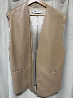 ZARA ベージュ レザー ジレ