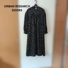 URBAN RESEARCH DOORS フラワープリント シャツワンピース
