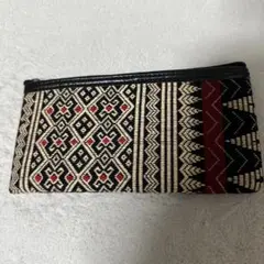 海外刺繍　ポーチ