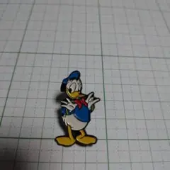 ディズニー　ドナルド　ピンバッジ