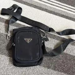 PRADA スマホショルダーバック　ナイロン　ブラック