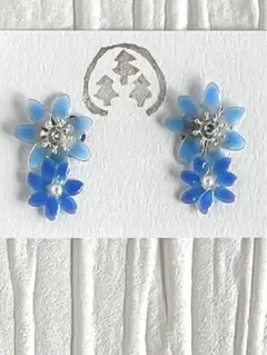 ワイヤーで作る青い花ピアス/イヤリング