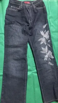 花柄刺繍ダークブルーデニムパンツサイズ M