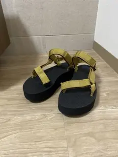 Teva スポーツサンダル 厚底 マスタードのサムネイル