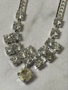 コスチュームジュエリー★ラインストーンネックレス　シルバー色
