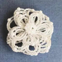 フラワーブローチ コサージュ ビーズ アイボリー パール調 上品 アクセサリー