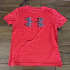 Under Armour レッド Tシャツのサムネイル