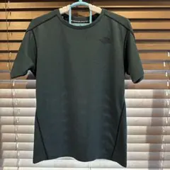 THE NORTH FACE MOUNTAIN ATHLETICS Tシャツのサムネイル