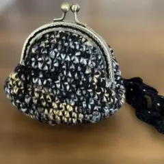 ハンドメイド 手編み がま口 ポーチ 小物入れとストラップ 黒