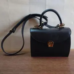 AIGNER ブラックレザーショルダーバッグ