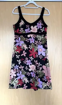 花柄ノースリーブひざ丈ワンピース