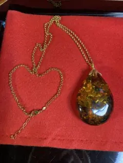 琥珀ネックレス　タテ10㎝４０㎝横８㎝