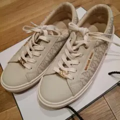 新品】MICHAEL KORS MKロゴ スニーカー 白 23.5 箱付 - メルカリ