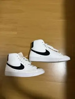 NIKE BLAZER MID 77 VNTG ホワイト ブラックのサムネイル