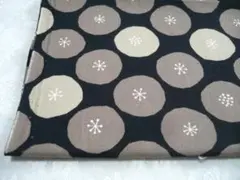 新品・北欧ブラウン丸柄生地１１０ｃｍ×５０ｃｍ①